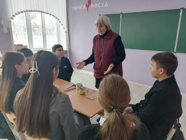 Панюшева В. П. провела мастер класс для учащихся 7, 9 классов по изготовлению окопной свечи.