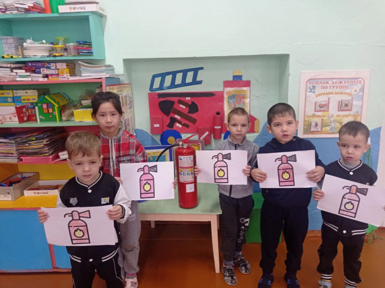 Оказывается, День рождения бывает не только у девочек и мальчиков, но и у огнетушителя.